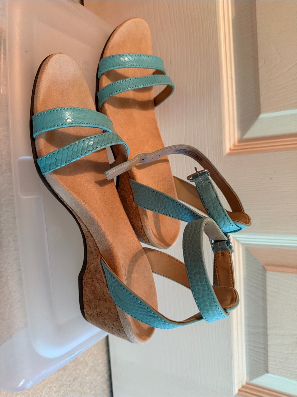 Women’s Vionic Teal Strappy Wedge Sandals - never worn